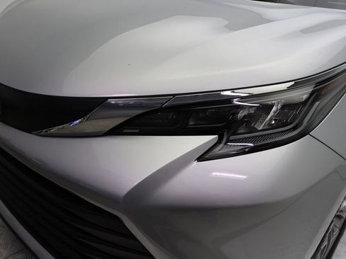 Certified 2025 Toyota Sienna XLE image 3