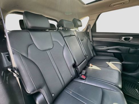 Certified 2024 Kia Sorento S w/ Panoramic Sunroof Package AWD/4WD image 29