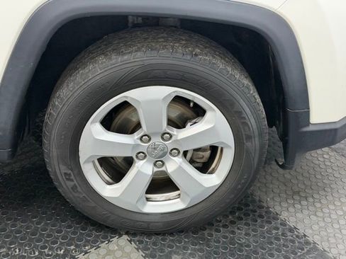 Used 2019 Jeep Compass Latitude image 13