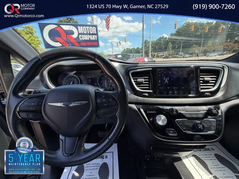 Used 2019 Chrysler Pacifica Touring Plus w/ S Appearance Package FWD image 14