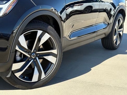 New 2026 Volvo XC40 B5 Ultra w/ Protection Package Premier image 7