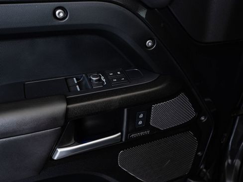 Used 2023 Land Rover Defender 90 V8 image 25