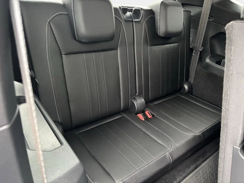 Used 2024 Volkswagen Tiguan SE R-Line image 33