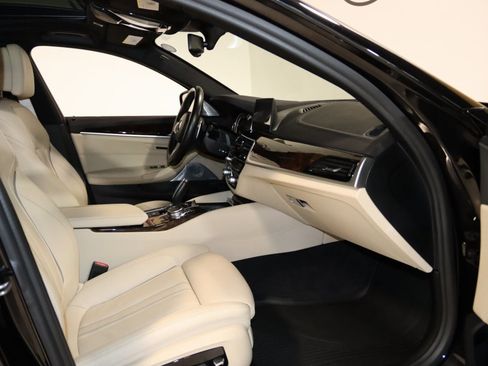 Used 2018 BMW M550i xDrive image 55