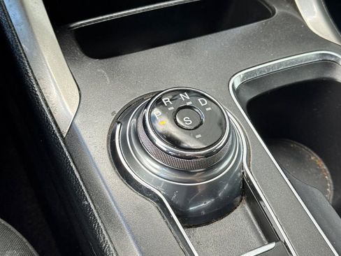 Used 2019 Ford Fusion SE FWD image 21