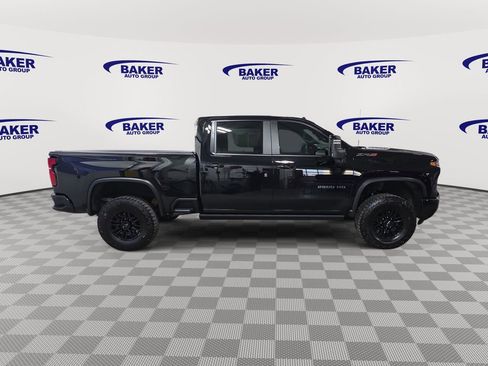 Used 2025 Chevrolet Silverado 2500 ZR2 w/ Technology Package image 4