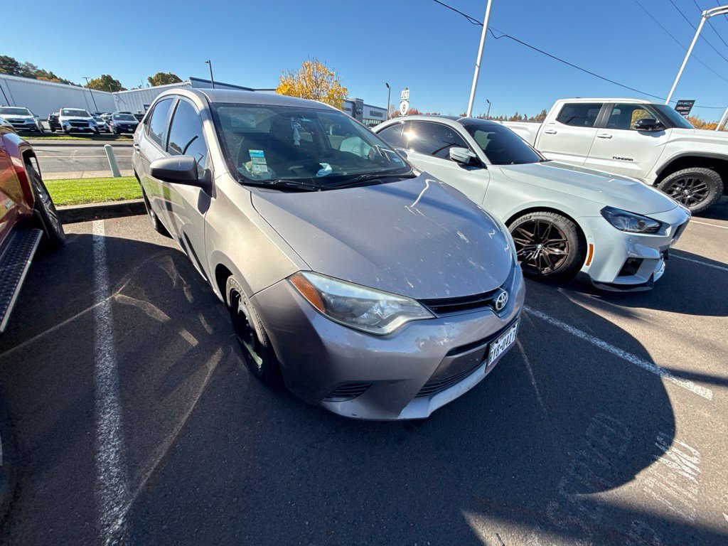 Used 2015 Toyota Corolla LE FWD image 3
