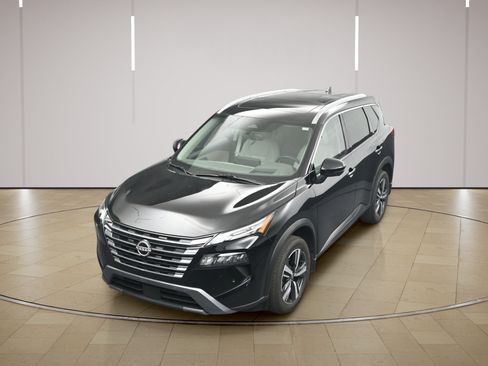 Certified 2025 Nissan Rogue SL w/ SL Premium Package FWD image 31