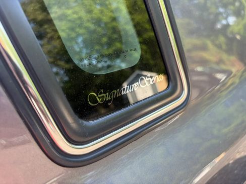 Used 1995 Lincoln Town Car Signature RWD image 33