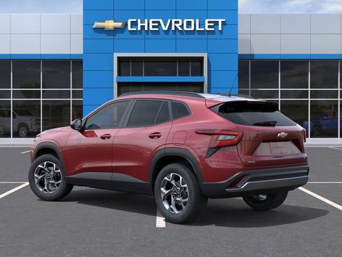 Used 2025 Chevrolet Trax LT FWD image 3
