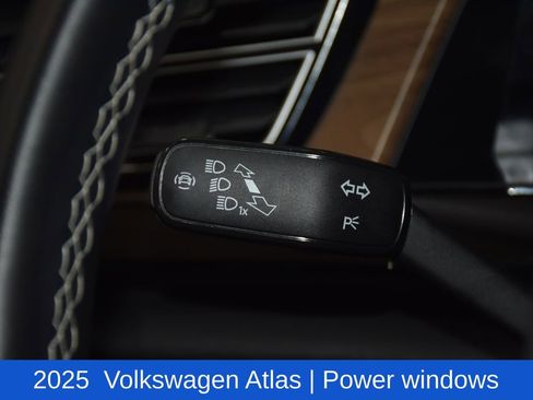 Used 2025 Volkswagen Atlas SE FWD image 10