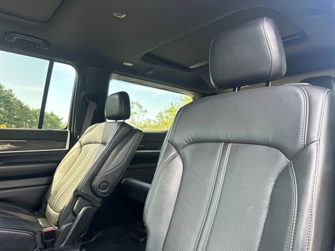 Used 2022 Jeep Wagoneer Series III w/ Premium Group I AWD/4WD image 19