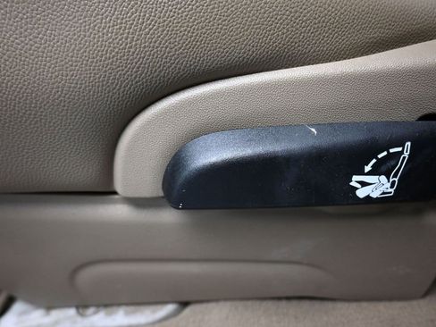 Used 2014 Chrysler Town & Country Touring image 27