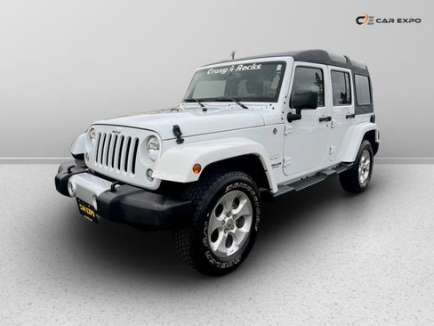 Used 2015 Jeep Wrangler Unlimited Sahara w/ Connectivity Group image 17