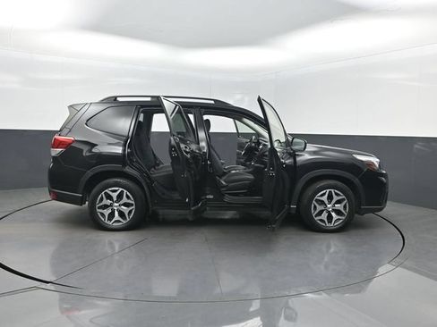 Used 2020 Subaru Forester Premium AWD/4WD image 39