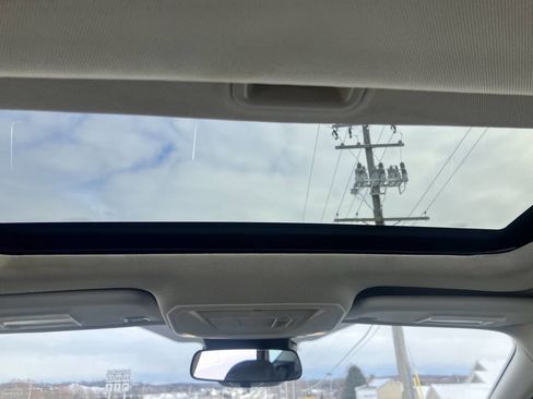 Used 2017 Ford Focus Titanium w/ Titanium Technology Package image 19