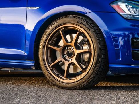 Used 2015 Volkswagen Golf R 4-Door image 42