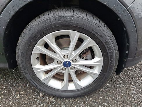 Used 2017 Ford Escape SE image 9