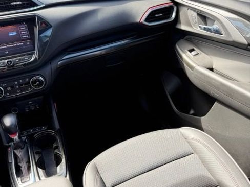 Used 2023 Chevrolet TrailBlazer RS w/ Sun and Liftgate Package FWD image 10