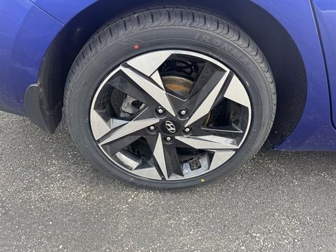 Used 2023 Hyundai Elantra SEL w/ Convenience Package image 6