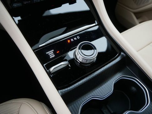 New 2025 Jeep Grand Cherokee Limited image 12