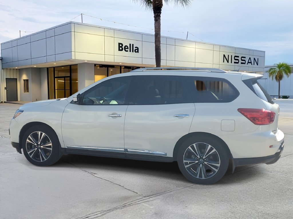 Used 2017 Nissan Pathfinder Platinum FWD image 3