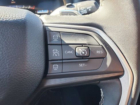 Used 2023 Jeep Grand Cherokee Altitude AWD/4WD image 20