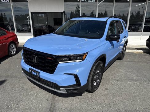 Used 2024 Honda Pilot TrailSport image 1