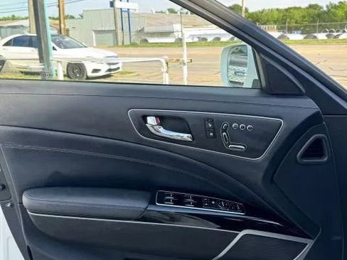 Used 2015 Kia K900 Premium RWD image 17