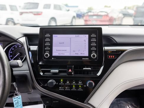 Used 2021 Toyota Camry LE image 23