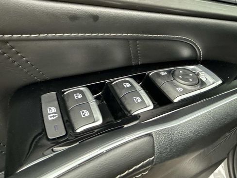 Used 2023 Kia Sorento SX image 19