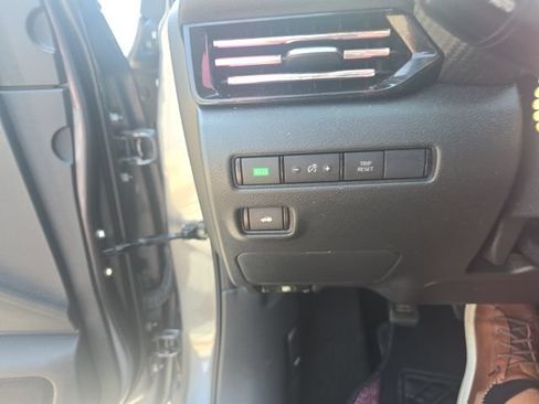 Certified 2022 Nissan Sentra SV FWD image 12