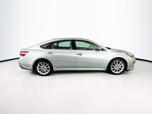 Used 2013 Toyota Avalon Limited w/ Technology Pkg FWD image 10