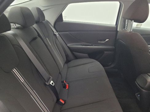 Used 2025 Hyundai Elantra SEL image 19