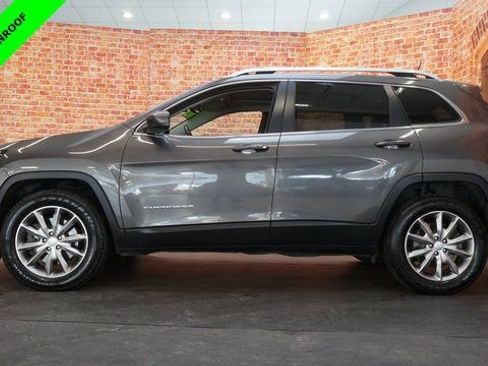 Used 2018 Jeep Cherokee Limited image 4
