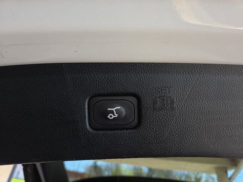 Used 2022 Ford Edge Titanium AWD/4WD image 33