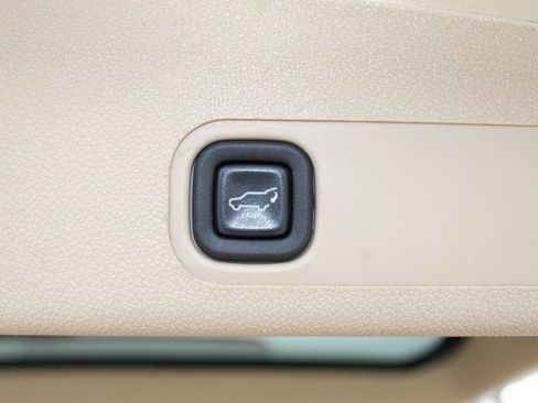 Used 2012 Chevrolet Suburban LTZ image 19