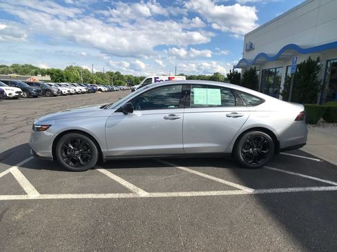 Certified 2025 Honda Accord SE image 7