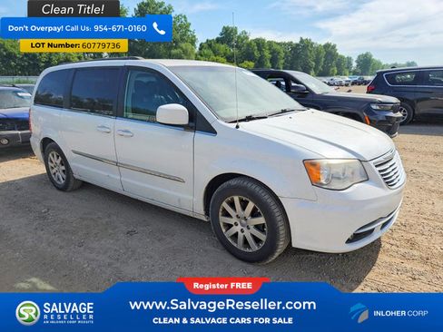 Used 2014 Chrysler Town & Country Touring FWD image 5