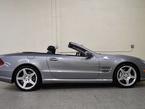 Used 2009 Mercedes-Benz SL 550 image 4