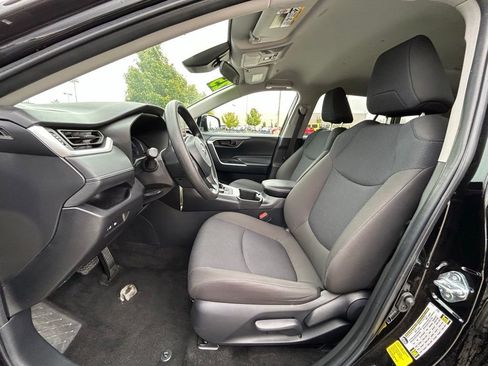 Used 2025 Toyota RAV4 LE AWD/4WD image 11