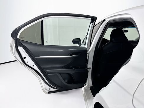 Used 2020 Toyota Camry SE FWD image 24