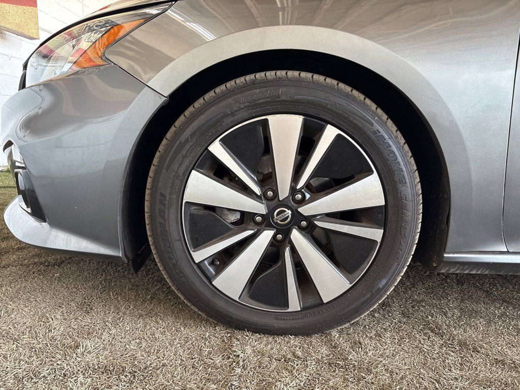 Used 2020 Nissan Altima 2.5 SL FWD image 11