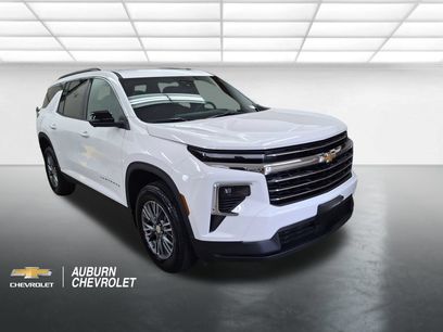 Used 2025 Chevrolet Traverse LT w/ Driver Confidence Package