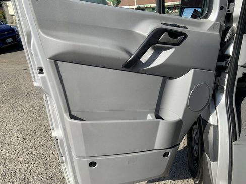 Used 2016 Mercedes-Benz Sprinter 2500 image 20