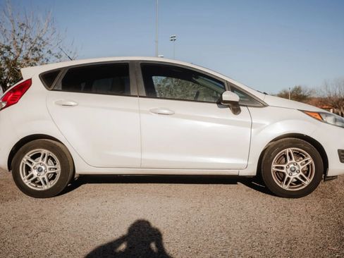 Used 2019 Ford Fiesta SE image 4