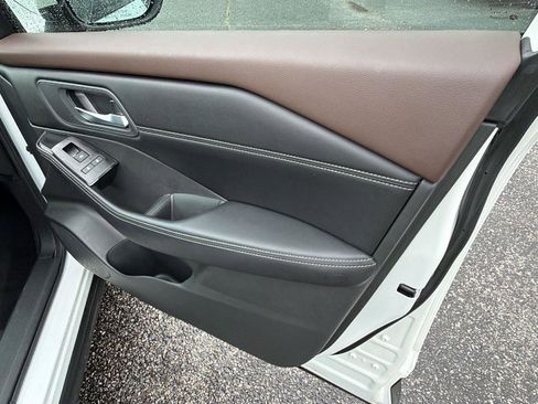 Used 2023 Nissan Rogue SV w/ SV Premium B Package FWD image 16