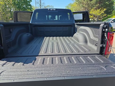New 2026 RAM 2500 Laramie AWD/4WD image 12