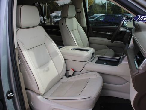 Used 2024 GMC Yukon XL Denali image 11