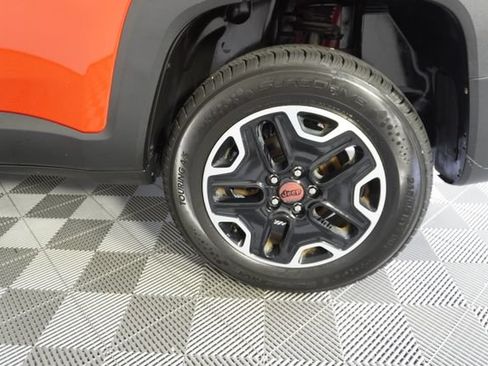 Used 2017 Jeep Renegade Trailhawk AWD/4WD image 18